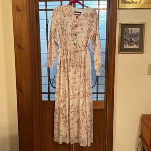 WHITE FLORAL DRESS FROM TURKEY S40 (euro)